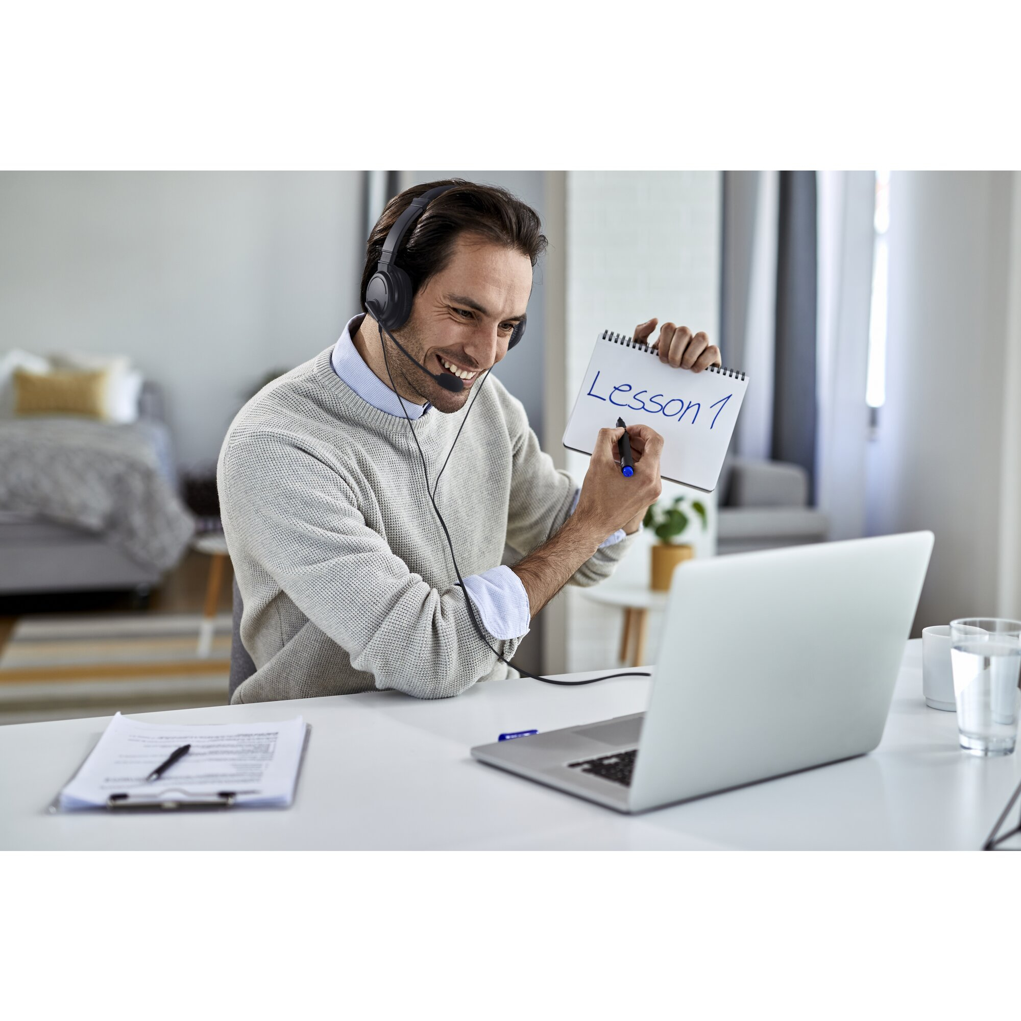 Kensington Auriculares clásicos de 3,5 mm con micrófono y control de volumen - Imagen 2