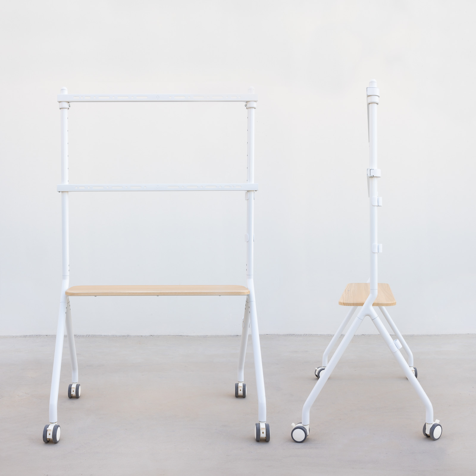 TooQ iLOVE Soporte de Suelo con Ruedas para Pantalla 49'-80', Blanco y Haya - Imagen 2
